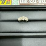 伊勢佐木モール本店で高価買取したメレダイヤとバゲットダイヤのデザインリングの写真。