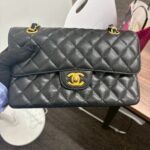 「シャネル マトラッセ ダブルフラップ キャビアスキン ブラック ゴールド金具 立ち撮り 買取 伊勢佐木モール本店」