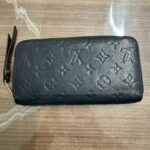 ルイ・ヴィトン モノグラム・アンプラント ジッピー・ウォレット M62121を撮影した写真｜高価買取 かいとり本舗 伊勢佐木モール本店
