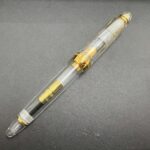 透明ボディと金色パーツが特徴のセーラー万年筆の買取品写真