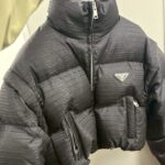 プラダのブラック系ダウンジャケットを撮影した買取実績写真