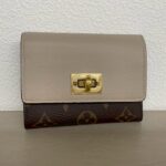 ルイヴィトンの三つ折り財布「ポルトフォイユ・ヴィクトリーヌ（M82398）」の買取実績写真