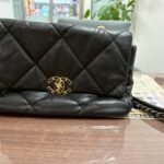 シャネル19 マトラッセ チェーンショルダーバッグの買取実績写真（ブラック系／ココマーク金具）