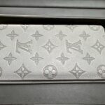 Louis Vuitton ルイ・ヴィトン タイガラマ ポルトフォイユ・ブラザNM ホワイト M30889 長財布の買取実績写真｜高価買取 かいとり本舗 伊勢佐木モール本店